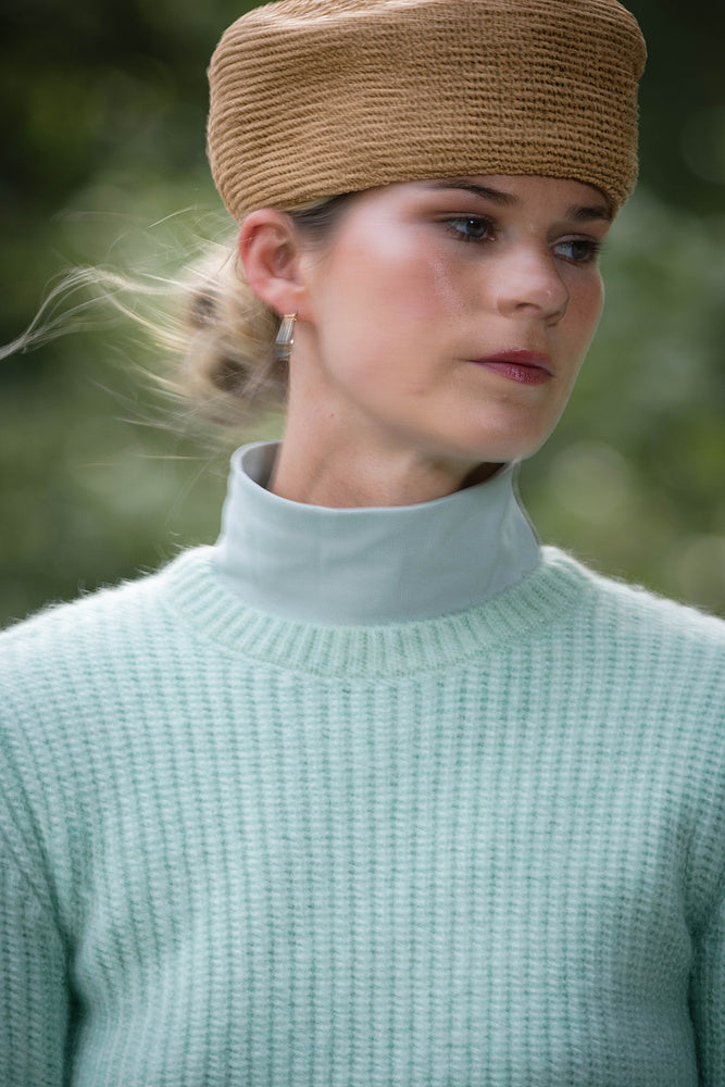 MOCK NECK TOP